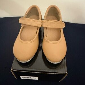 Tap Dancing Shows with Velcro Strap and Rounded Toe